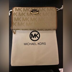 MICHAEL KORS JET SET ZIP AROUND TRAVEL WALLET